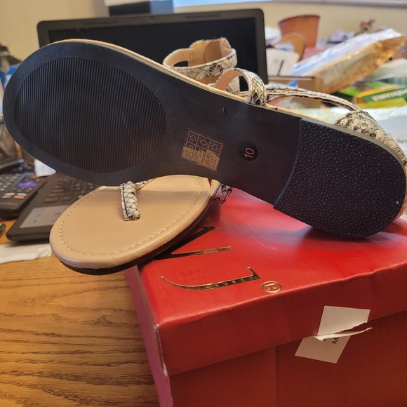 Ladles Sandals - Picture 5 of 9